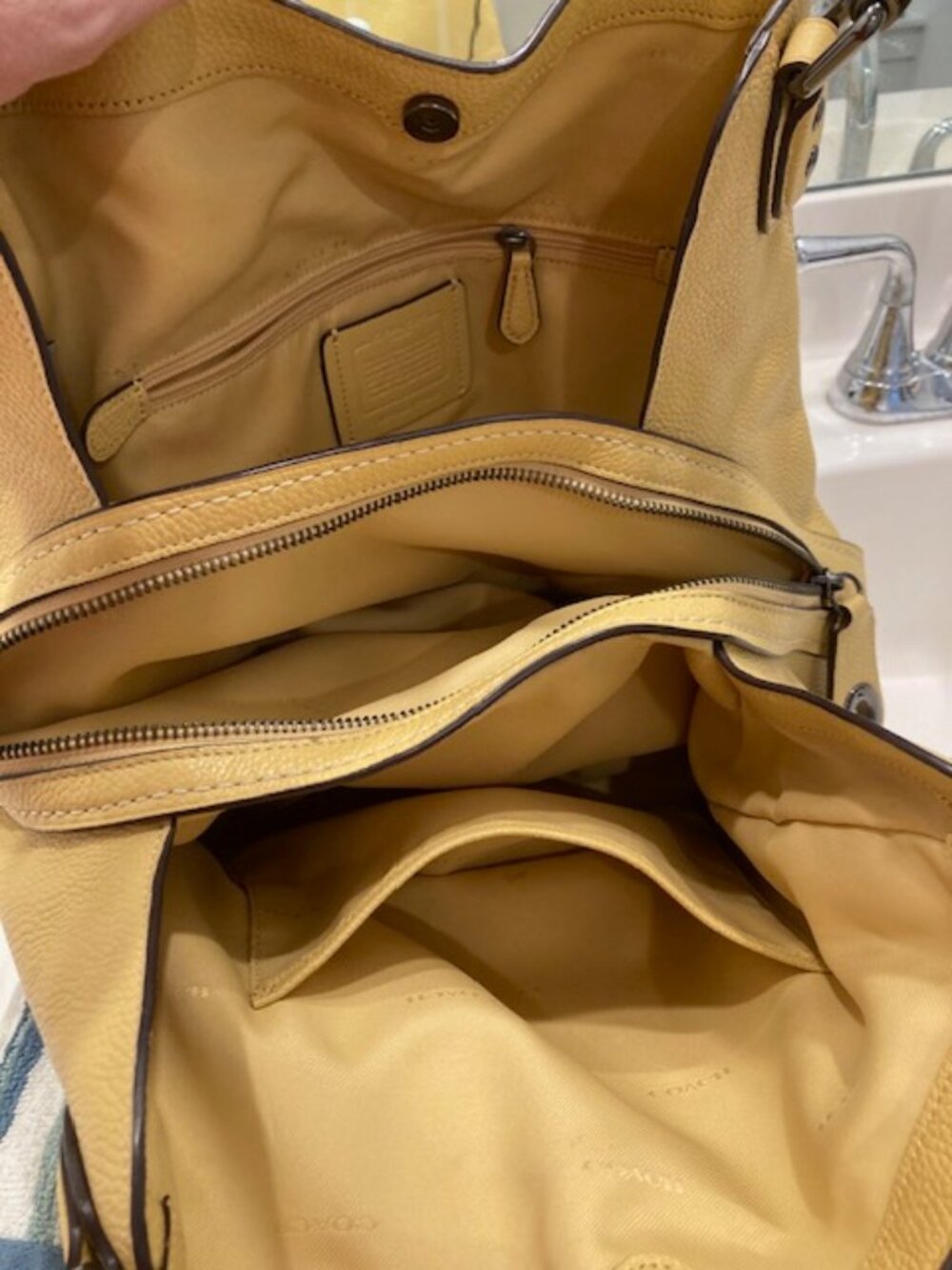 Edie Shoulder Bag 31 with Scalloped Detail - Picture 2 of 6